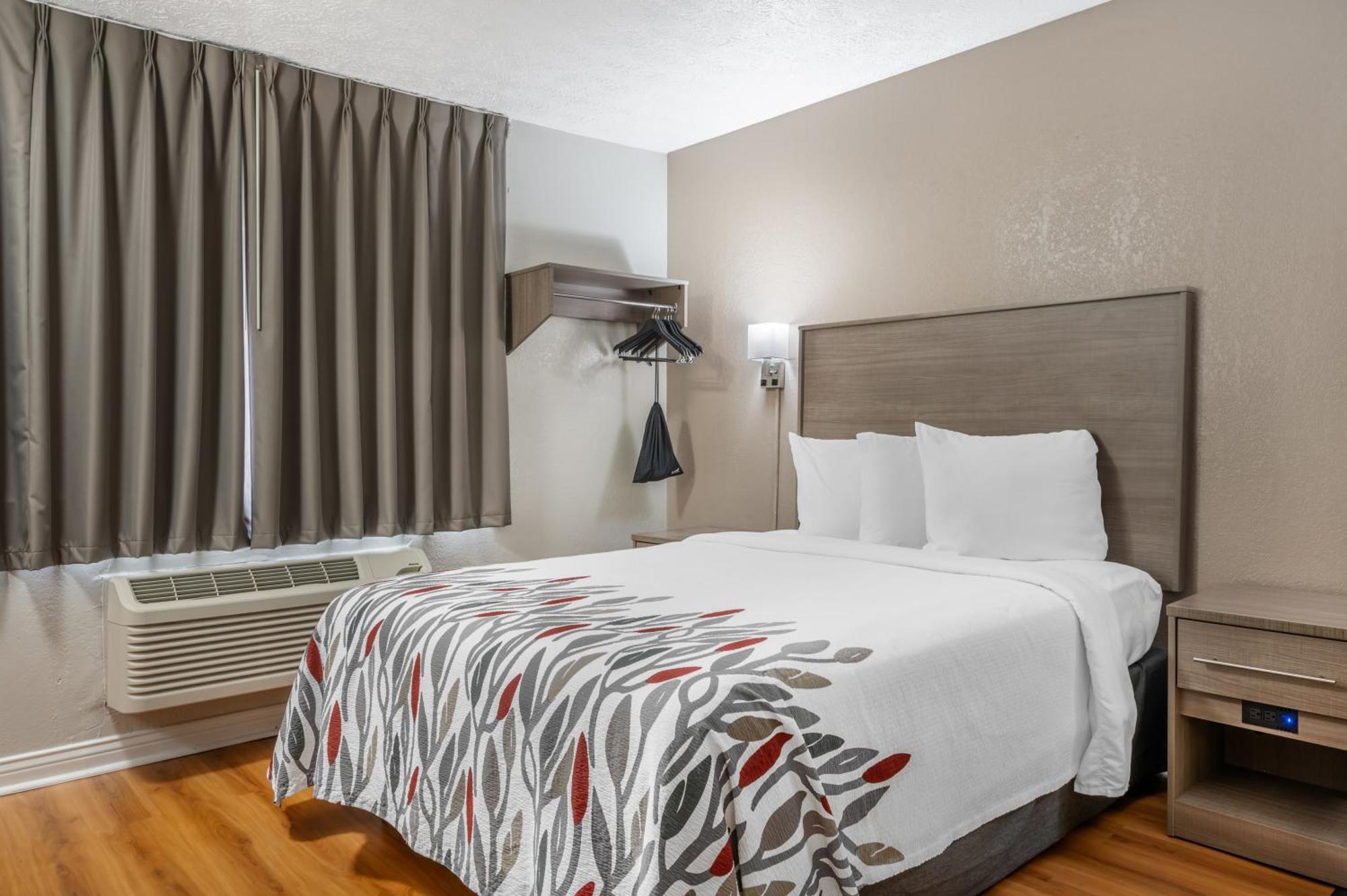 Red Roof Inn Greencastle South - Cloverdale Экстерьер фото