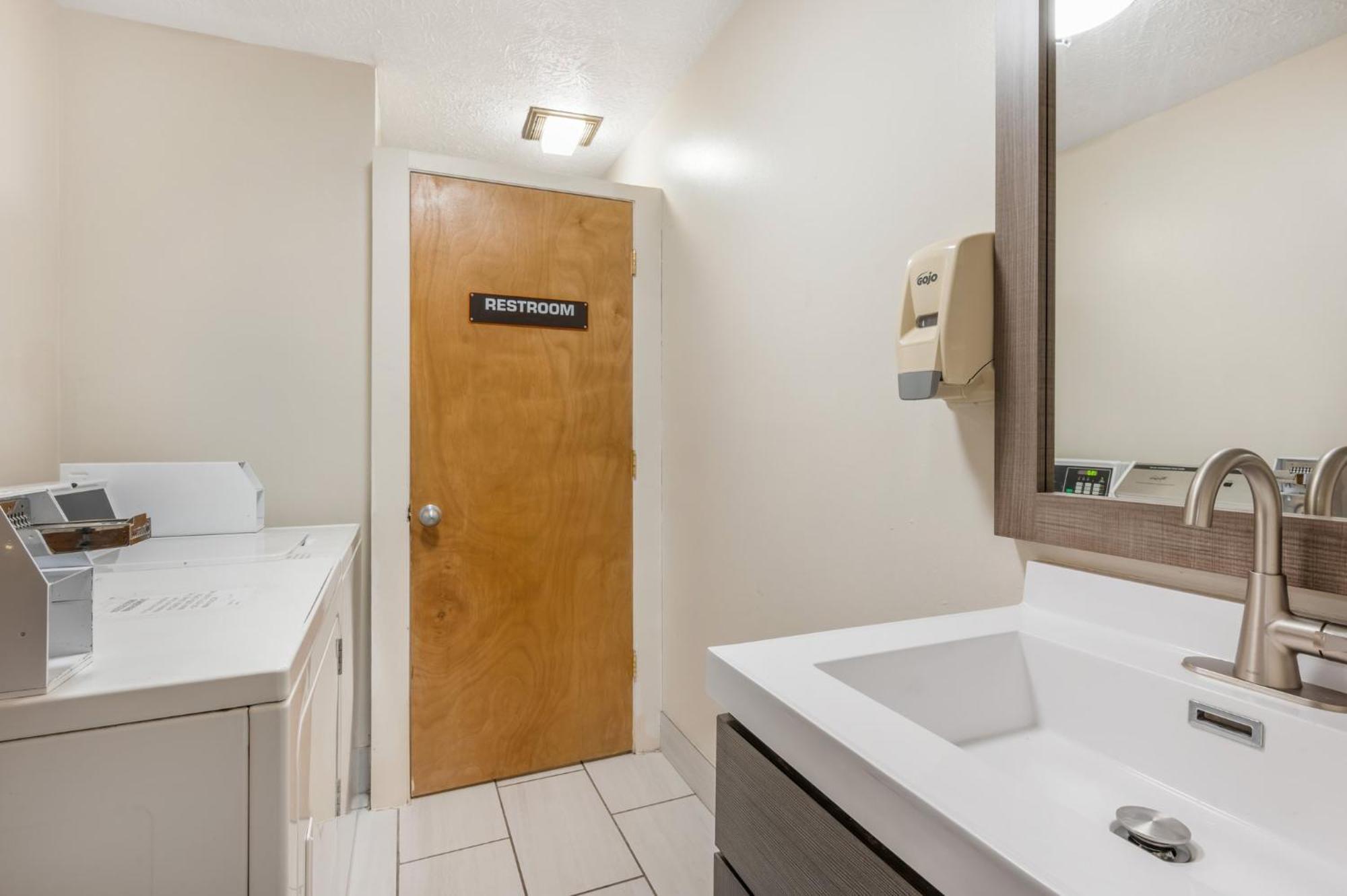 Red Roof Inn Greencastle South - Cloverdale Экстерьер фото
